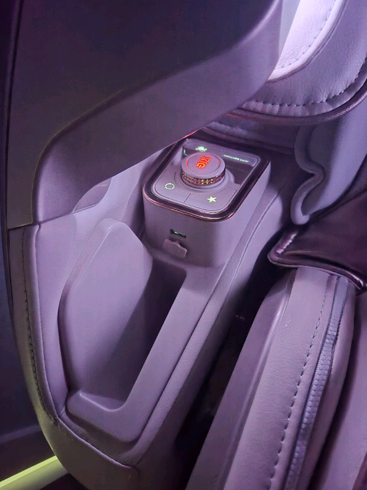 휴테크 음파진동 안마의자 Kaii GTS9 아트모션 이미지