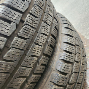 그랜드스타렉스 스노우타이어2개팝니다 215 70 16 이미지