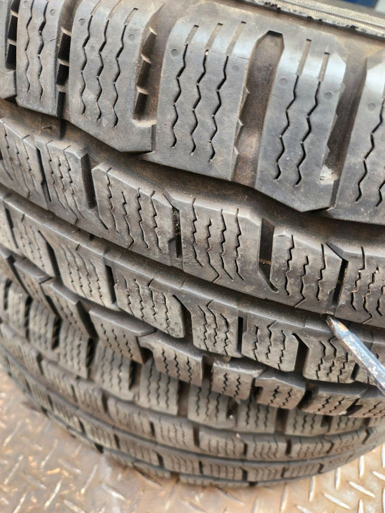 그랜드스타렉스 스노우타이어2개팝니다 215 70 16 이미지