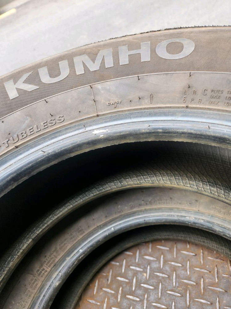 그랜드스타렉스 스노우타이어2개팝니다 215 70 16 이미지