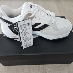 프로스펙스 스위퍼 TF 인조잔디 야구화입니다. 박스채 새상품 7만3천원(택포)입니다. 이미지