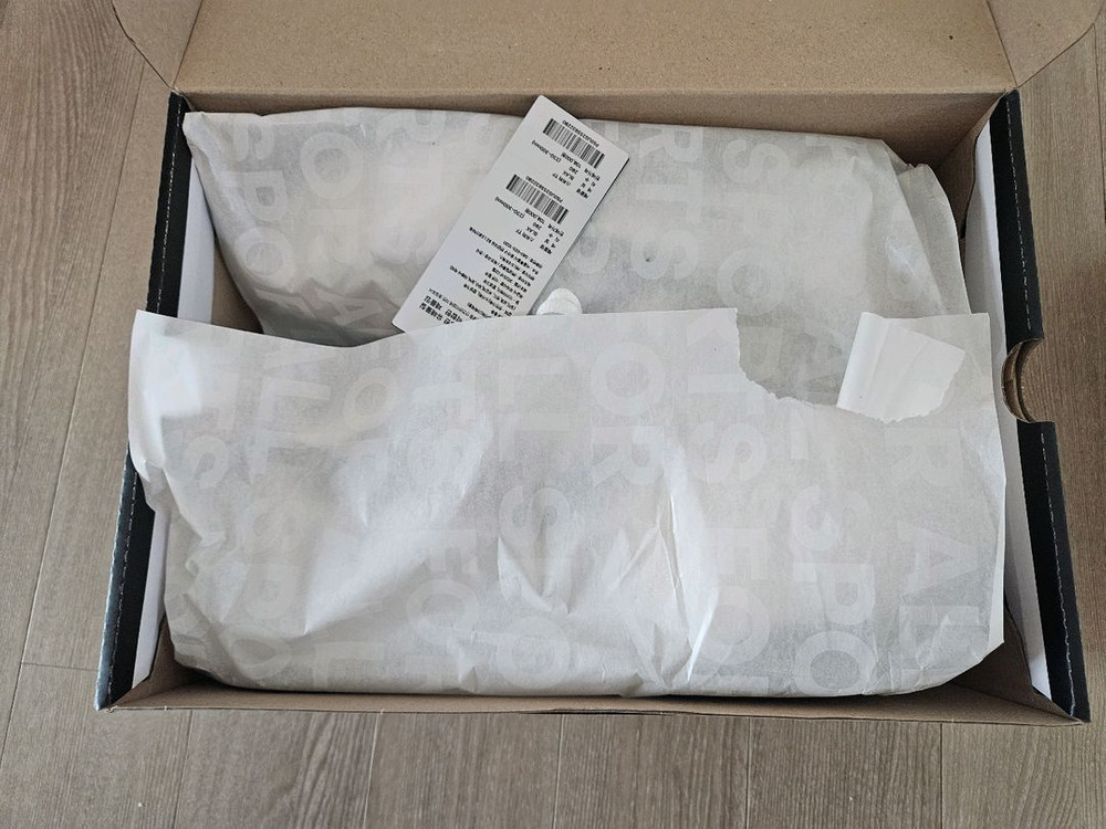 프로스펙스 스위퍼 TF 인조잔디 야구화입니다. 박스채 새상품 7만3천원(택포)입니다. 이미지