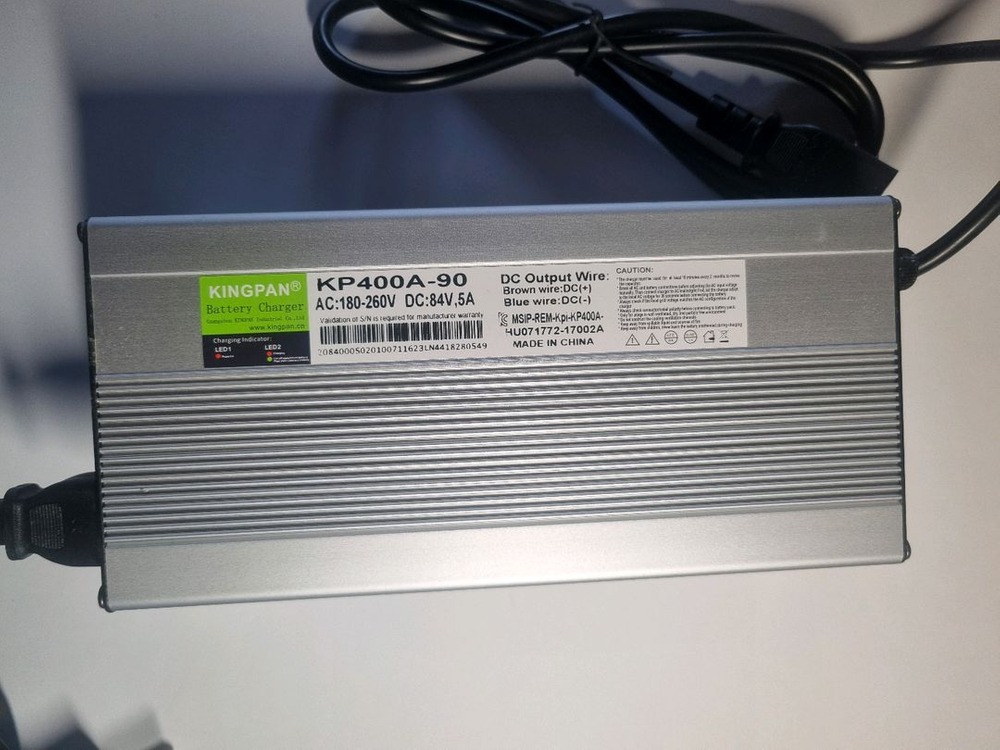 전기스쿠터 충전기 DC84V 5A 이미지