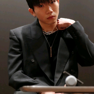 창모 엠페러콘서트 무대앞 장당정가판매-- 이미지