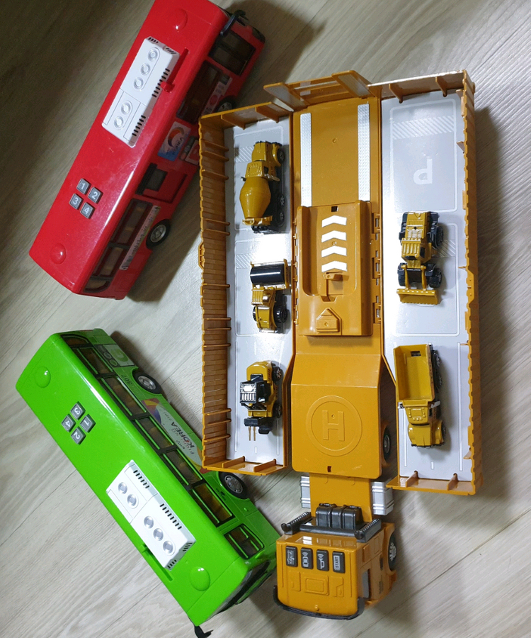 버스2대.트레일러.소형중장비류. RC카.자동차운전책 이미지