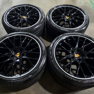 포르쉐 파나메라GTS 21인치 정품 휠타이어 이미지