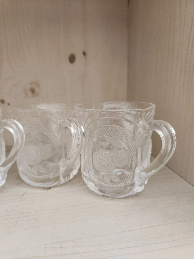 빈티지 로즈 무늬 유리컵 이미지