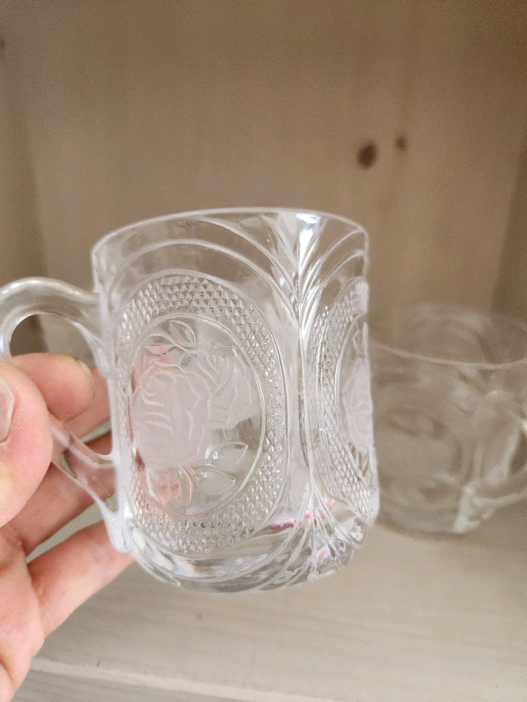 빈티지 로즈 무늬 유리컵 이미지