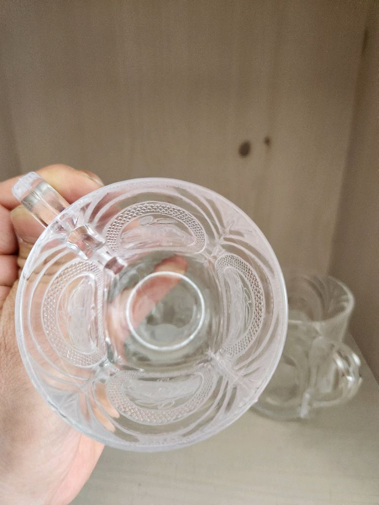 빈티지 로즈 무늬 유리컵 이미지