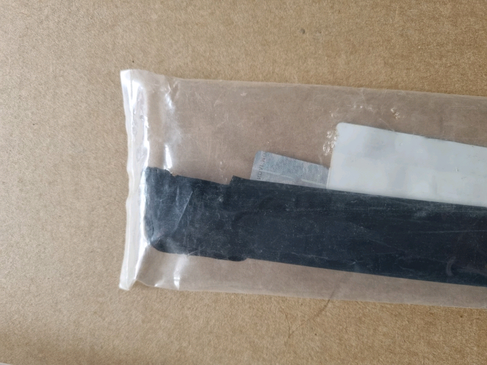 구형 프라이드 전면 유리 몰딩 판매 합니다 이미지