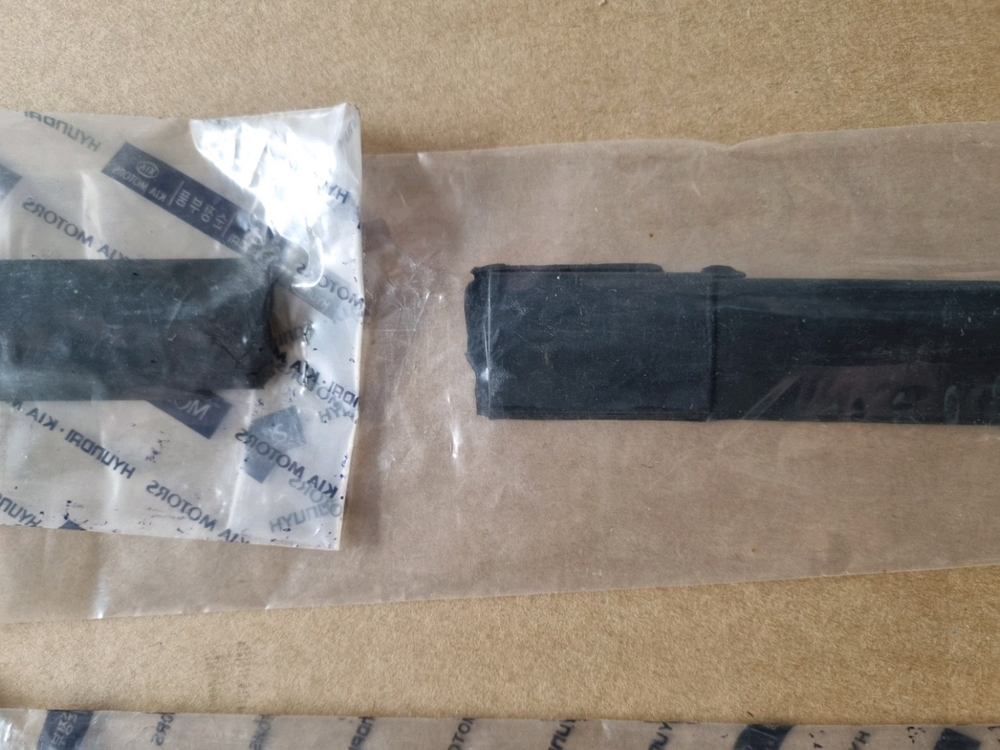 구형 프라이드 전면 유리 몰딩 판매 합니다 이미지