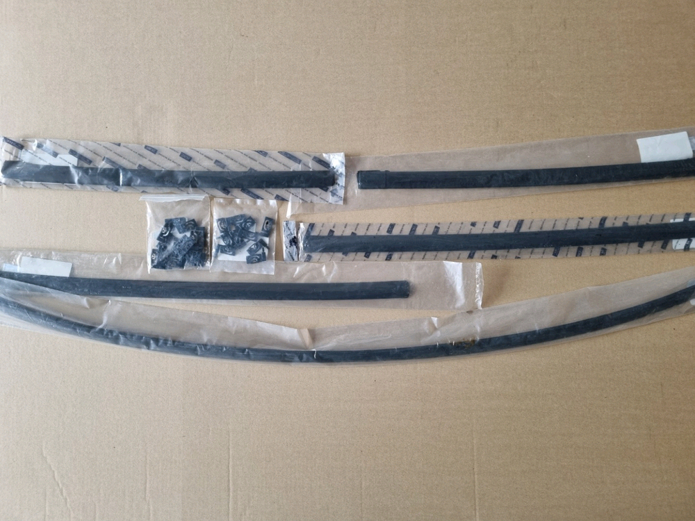 구형 프라이드 전면 유리 몰딩 판매 합니다 이미지