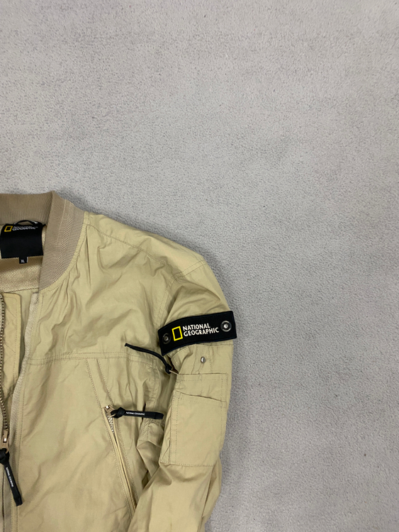 내셔널지오그래픽 바람막이 105 이미지