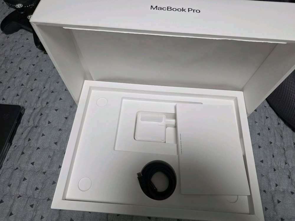 맥북프로 M5 14인치 32gb 1tb 블랙 이미지