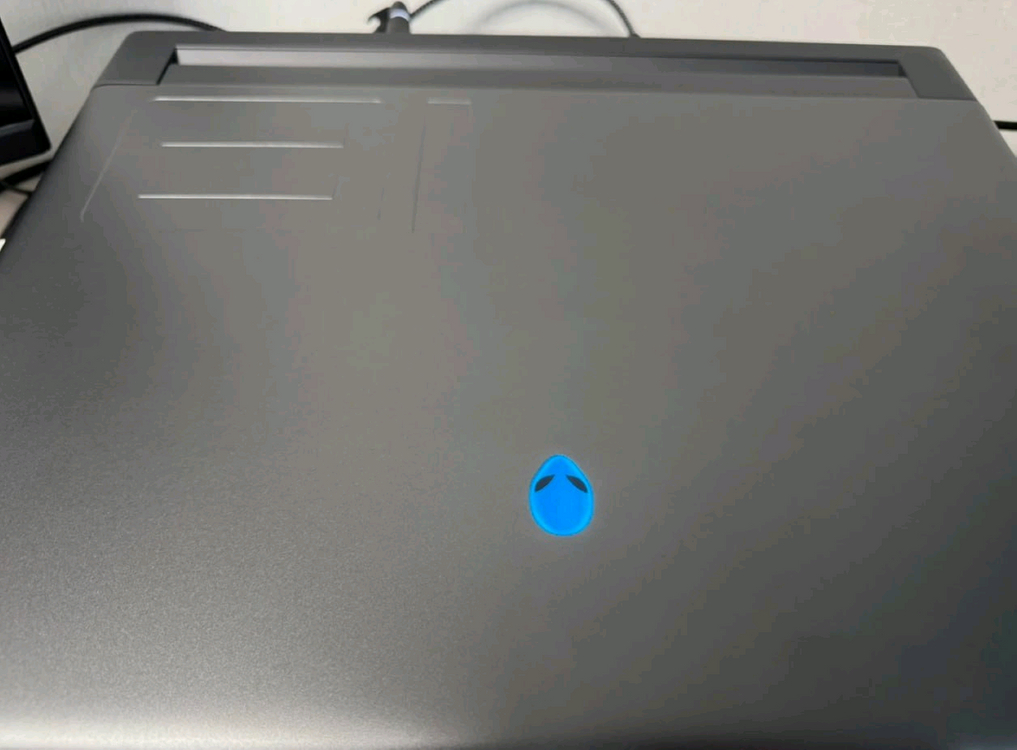 Alienware m18 R2 게이밍 노트북 (델 에일리언웨어 m18 r2 i9/4090) 이미지