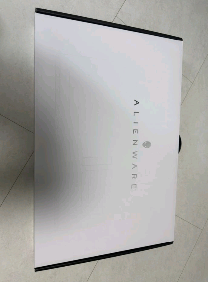 Alienware m18 R2 게이밍 노트북 (델 에일리언웨어 m18 r2 i9/4090) 이미지