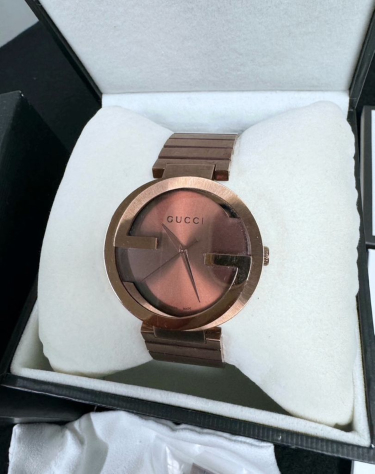 GUCCI 구찌 YA133309 인터로킹 GG 남녀공용 메탈시계 손목시계 이미지