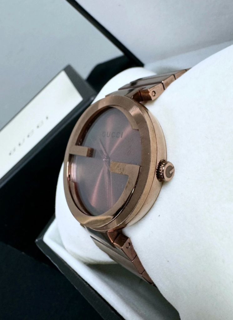 GUCCI 구찌 YA133309 인터로킹 GG 남녀공용 메탈시계 손목시계 이미지