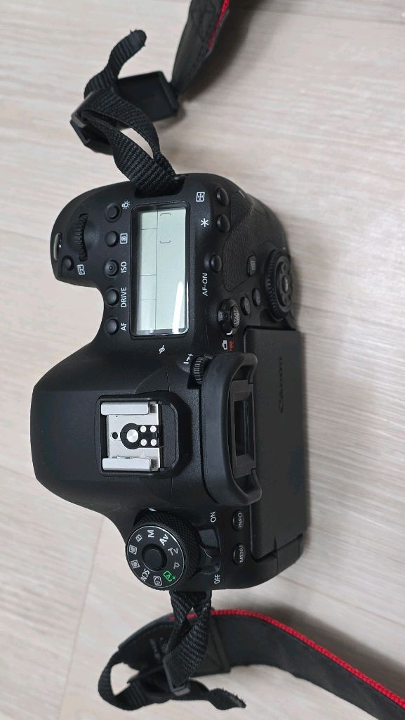 캐논 6dmark2 육두막 신계륵24-70 50단렌즈 팔아요 !! 이미지