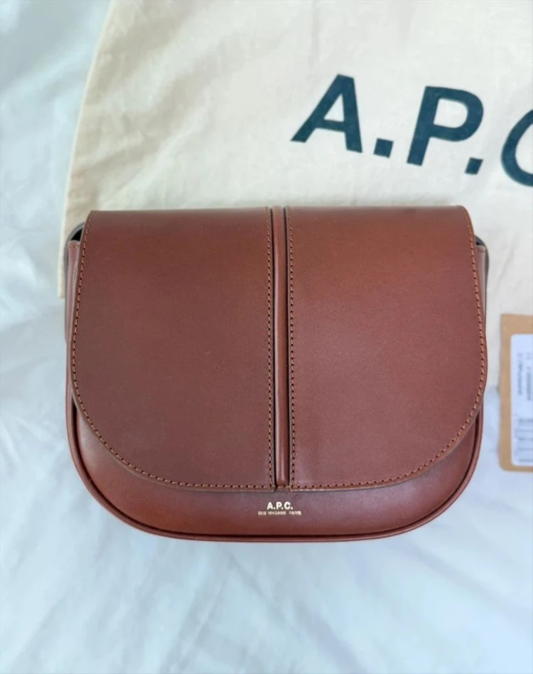 APC 아페쎄 베티백 브라운 이미지