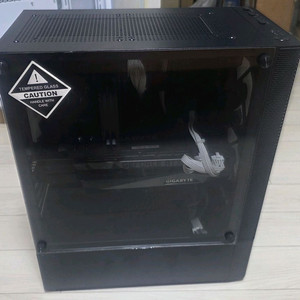 고성능 게이밍 PC 본체 이미지