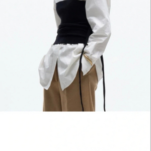 메그제이 뷔스티에 니트탑 이미지