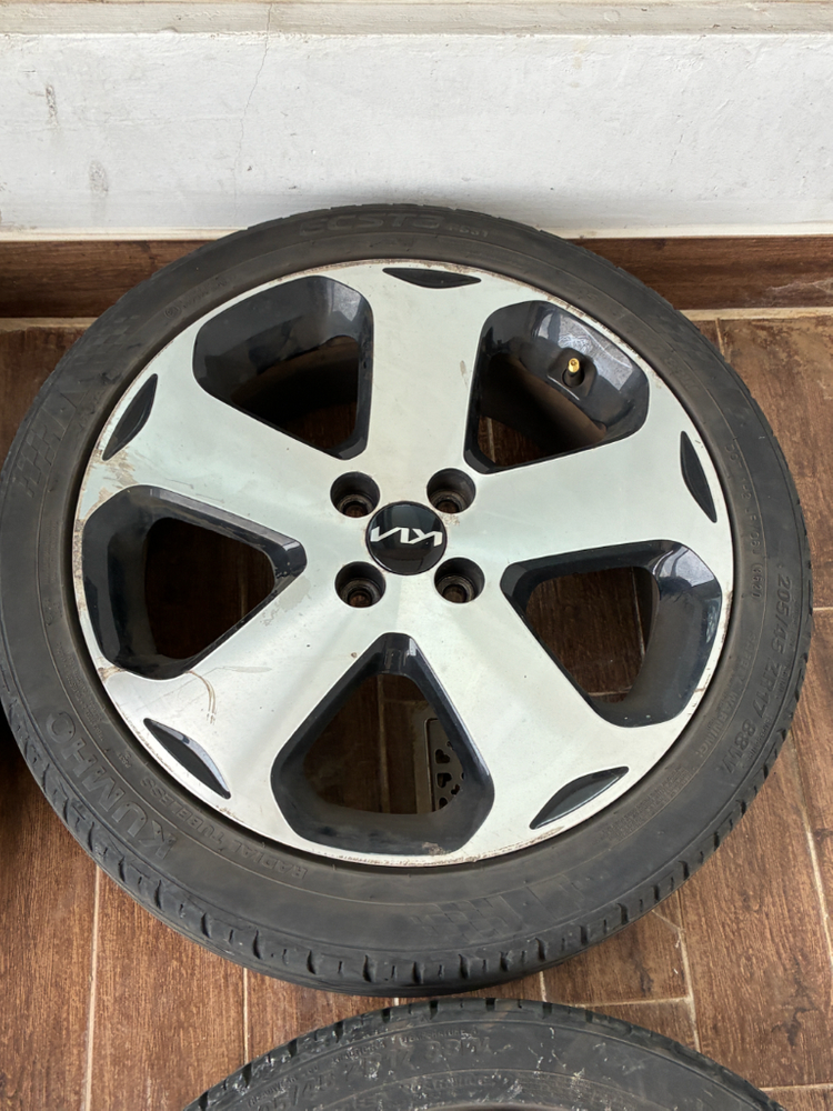 17인치 순정 휠타이어 세트 올 뉴 프라이드 이미지