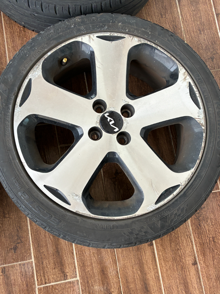 17인치 순정 휠타이어 세트 올 뉴 프라이드 이미지