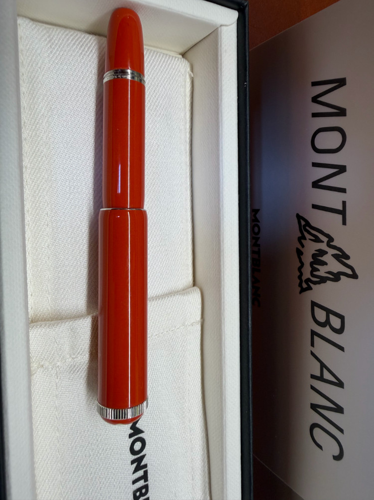 몽블랑 헤리티지 루즈&느와 베이비 코랄 만년필 스페셜 에디션 이미지