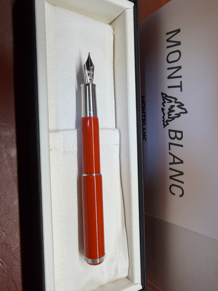 몽블랑 헤리티지 루즈&느와 베이비 코랄 만년필 스페셜 에디션 이미지