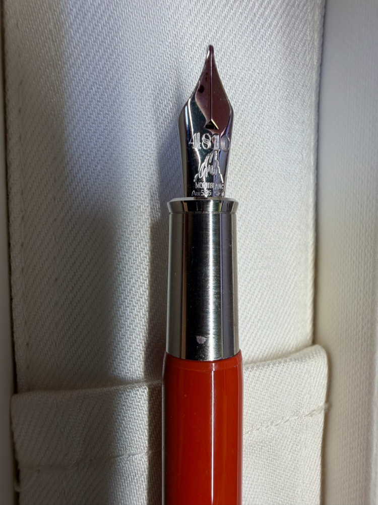 몽블랑 헤리티지 루즈&느와 베이비 코랄 만년필 스페셜 에디션 이미지