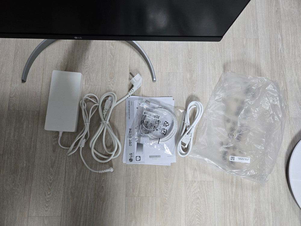 LG 32인치 4K 모니터 32UP830 팝니다 이미지