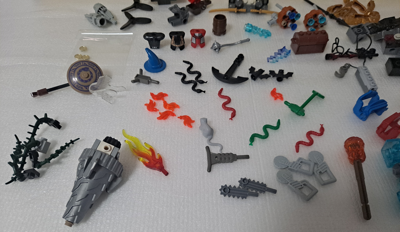 레고 부품(갑옷,안장,무기,보석상자기타)gs반값택포 이미지