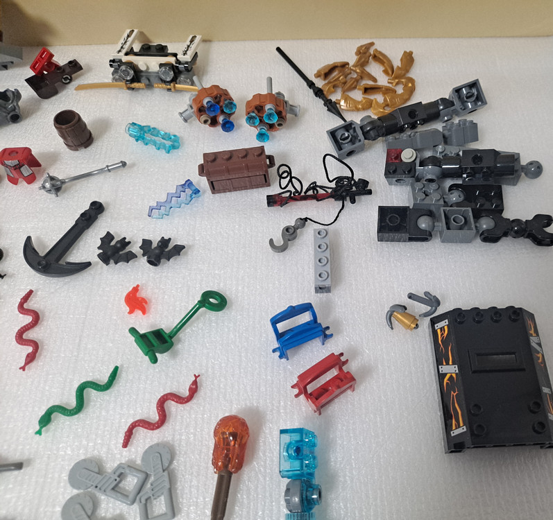 레고 부품(갑옷,안장,무기,보석상자기타)gs반값택포 이미지