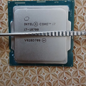 CPU i7 10700 이미지