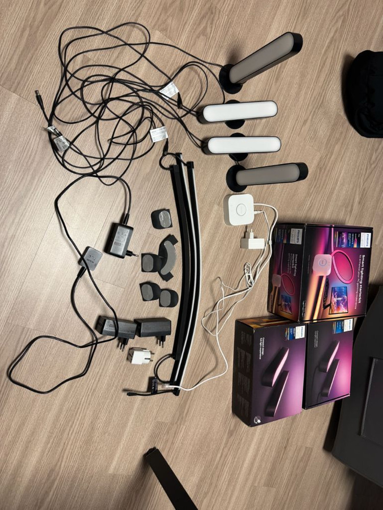 필립스 휴 라이트스트립 트리플모니터용 24-27인치*3 스타터킷+라이트바4개 이미지