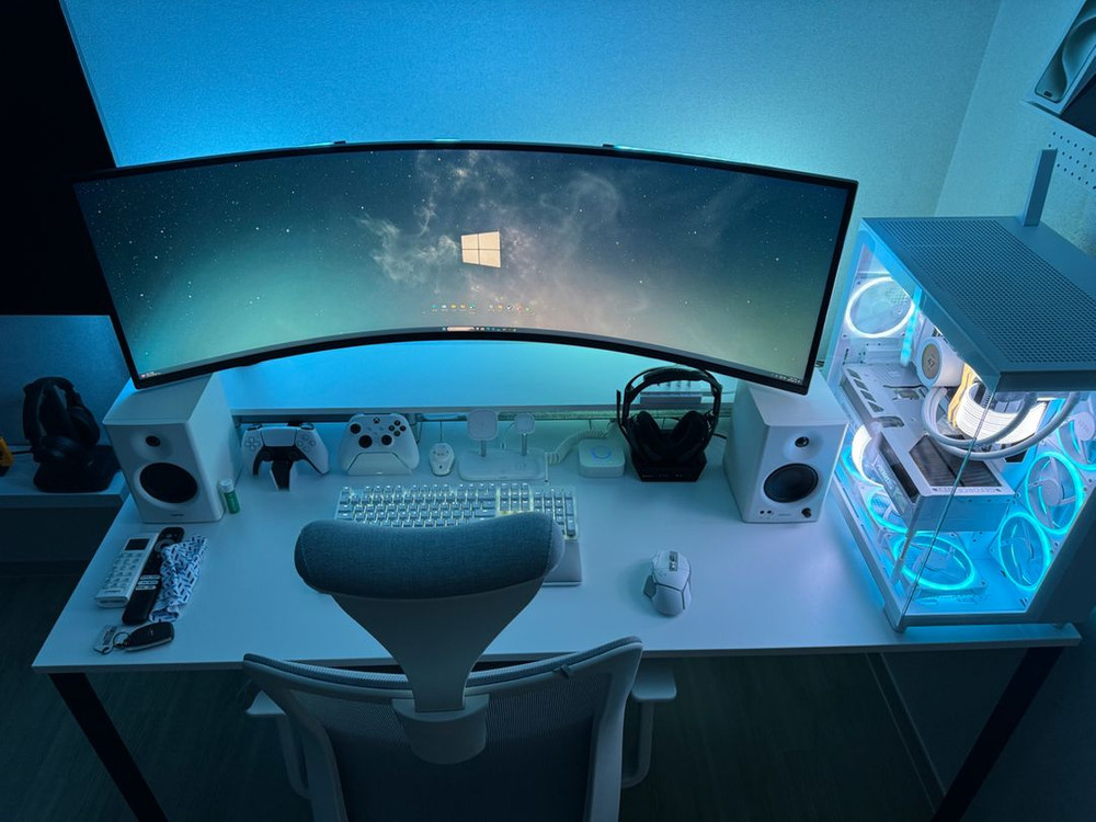 필립스 휴 라이트스트립 트리플모니터용 24-27인치*3 스타터킷+라이트바4개 이미지