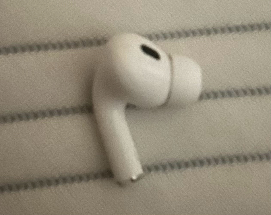 에어팟 프로2 오른쪽 이미지