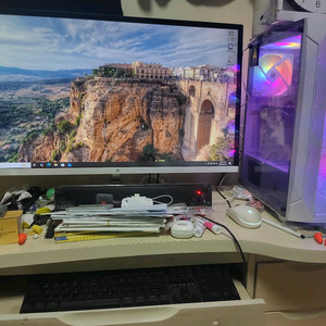 RTX 컴퓨터 모니터 키보드 스피커 풀셋트 I7-6700k/16 gb ram/ 2060/물 공급이 있습니다 이미지