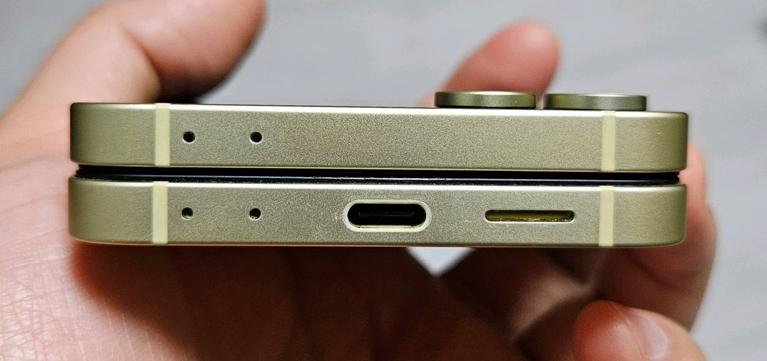 갤럭시 Z플립6 옐로우 256GB 싸게 팝니다. 이미지