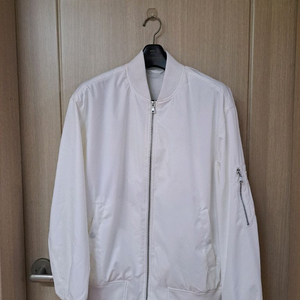 화이트 봄버 자켓 항공점퍼 이미지