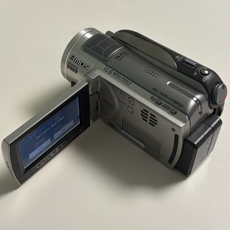 라이카x파나소닉 HDC HS200 빈티지 캠코더 실버 이미지