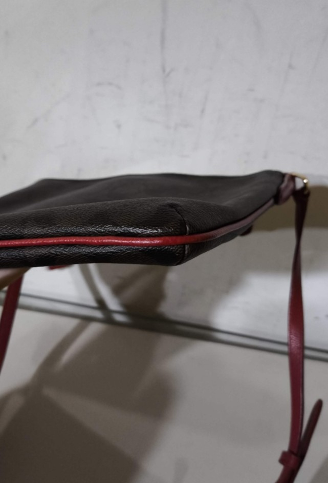 코치 가죽 미니 크로스백 이미지