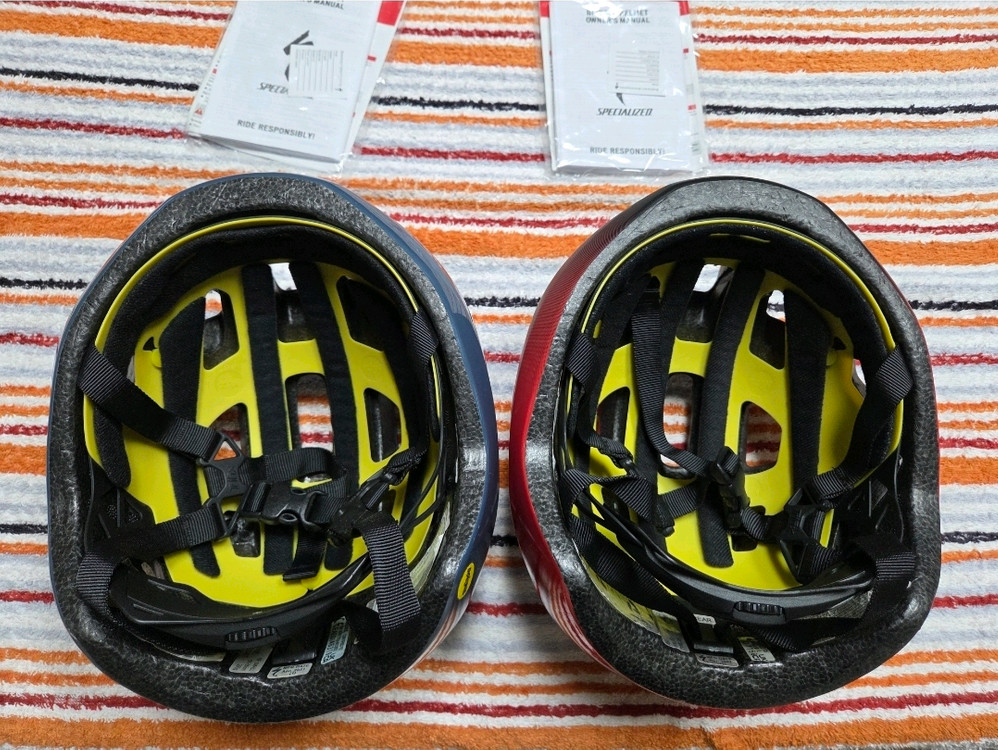 스페셜라이즈드 얼라인2 헬멧 2개 이미지