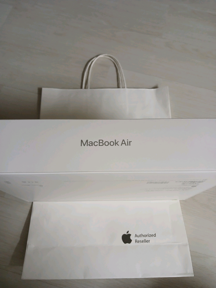 애플 맥북에어 13 M5 실버 미개봉 팝니다. 이미지