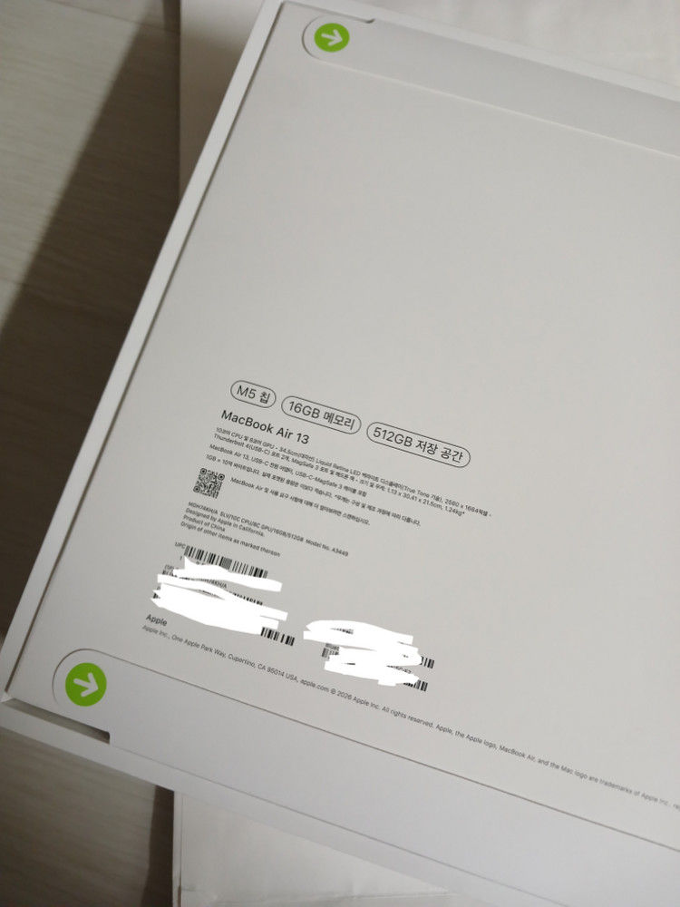 애플 맥북에어 13 M5 실버 미개봉 팝니다. 이미지