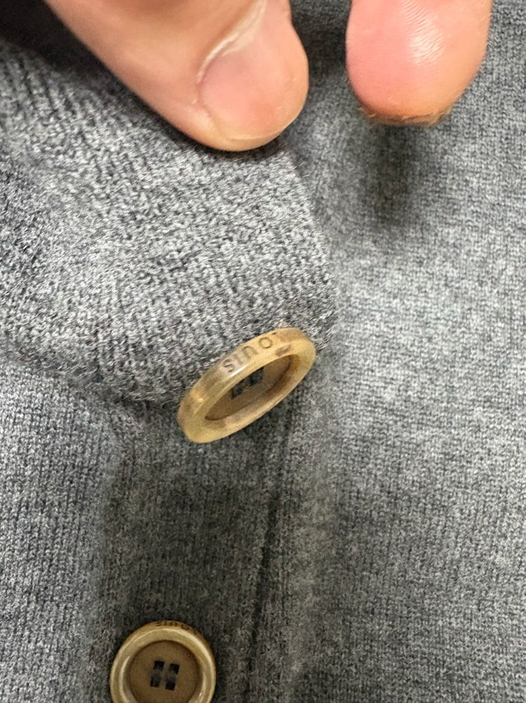 루이비통 캐시미어 모노그램 패턴 가디건 백화점판 이미지