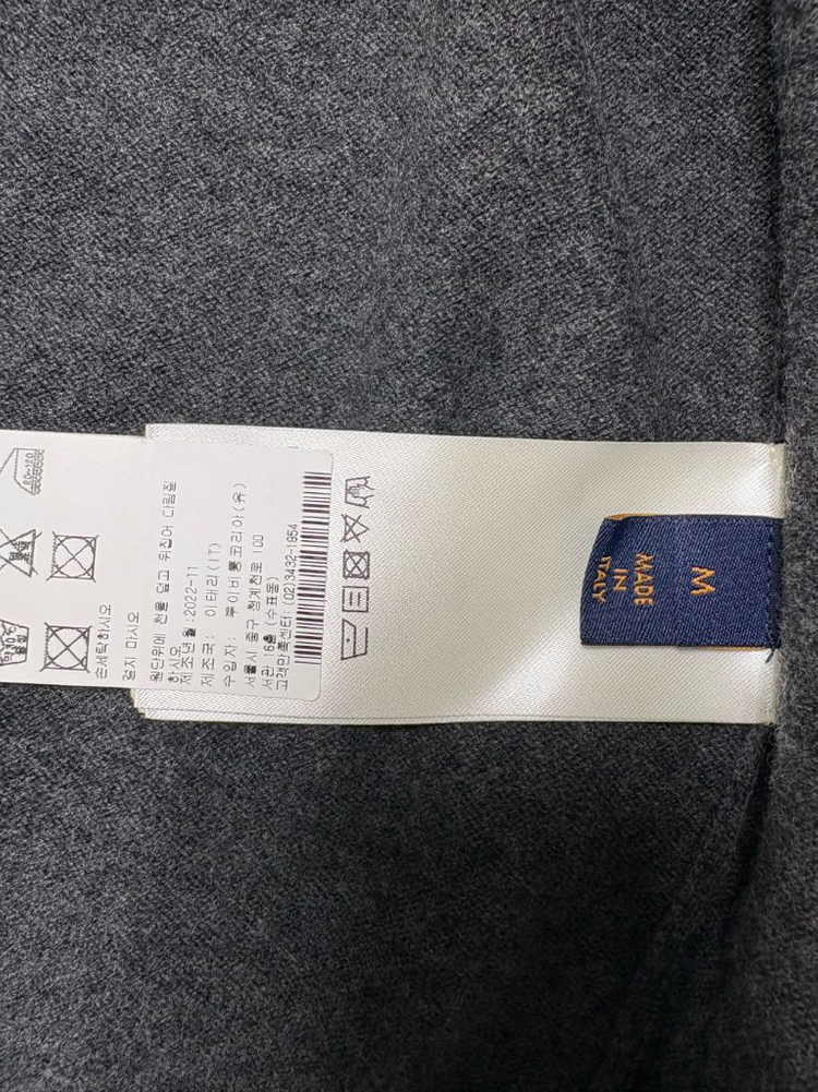 루이비통 캐시미어 모노그램 패턴 가디건 백화점판 이미지