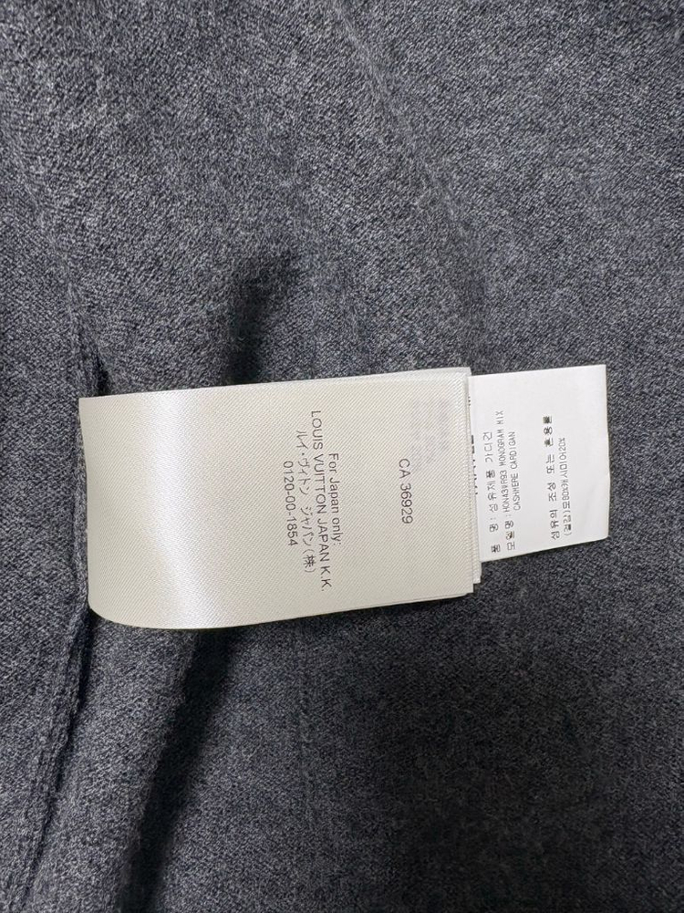 루이비통 캐시미어 모노그램 패턴 가디건 백화점판 이미지