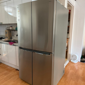 [초급매/4.26거래] LG 디오스 4도어 냉장고 870L (에너지 1등급) 이미지